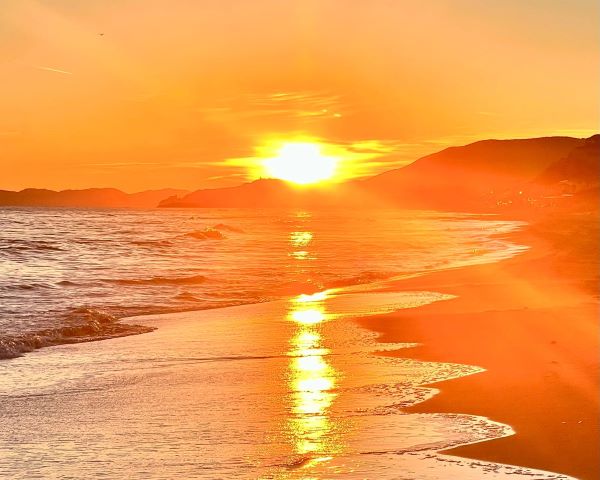 Die Tiefe des Meeres und die Kraft Sonne der Sonne lassen die den Umfang der 7 Himmelsrichtungen erahnen.